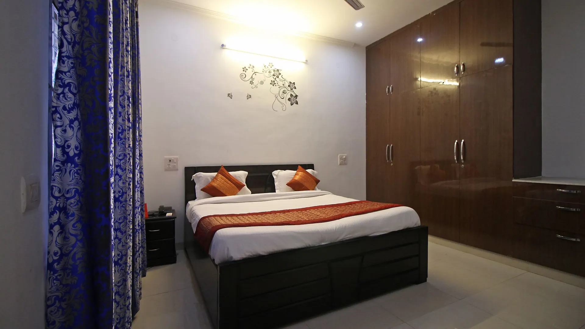 Oyo 7526 Near Artemis Hospital Hotel Gurgaon 2*,  Índia