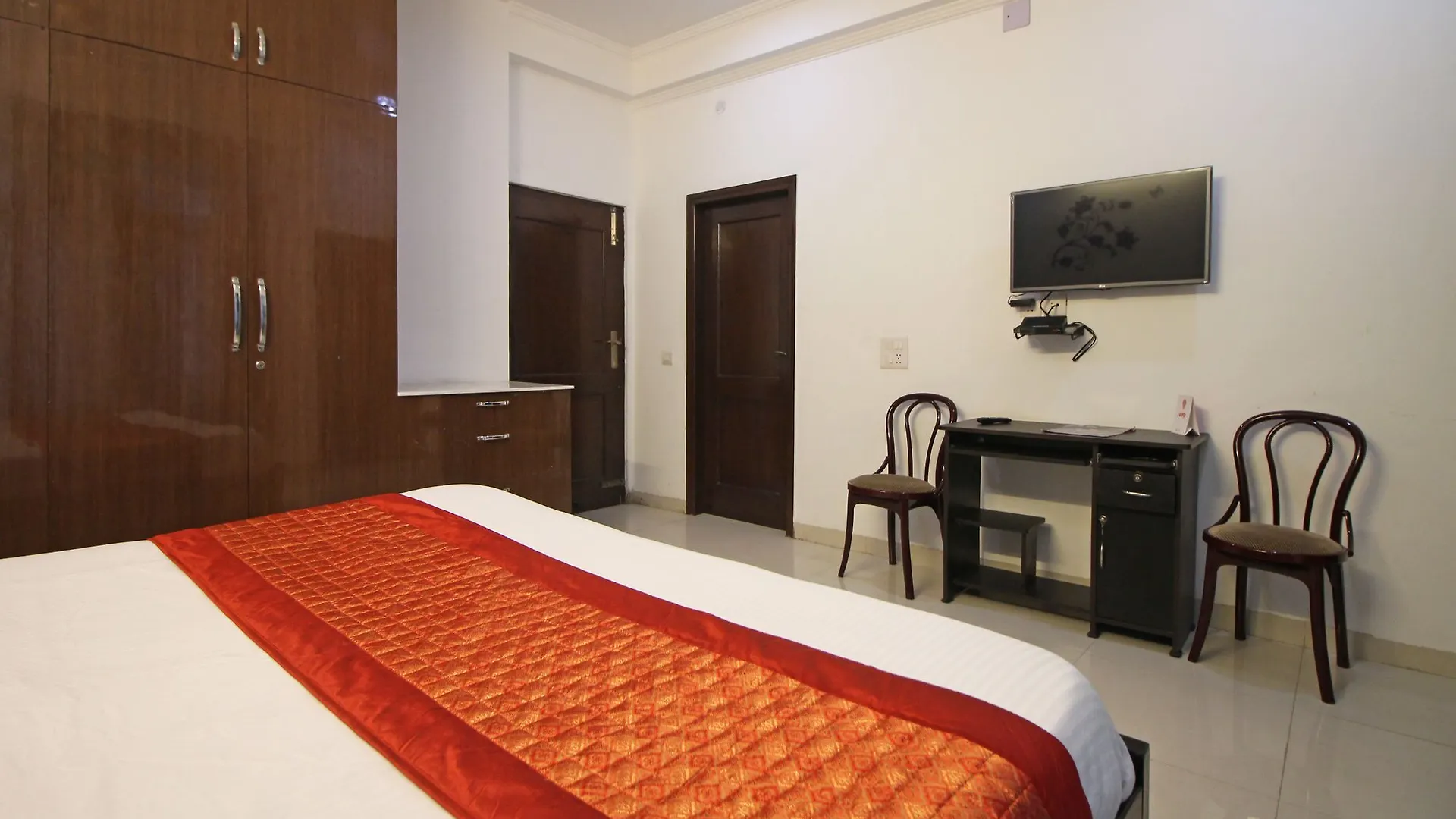 Oyo 7526 Near Artemis Hospital Hotel Gurgaon
